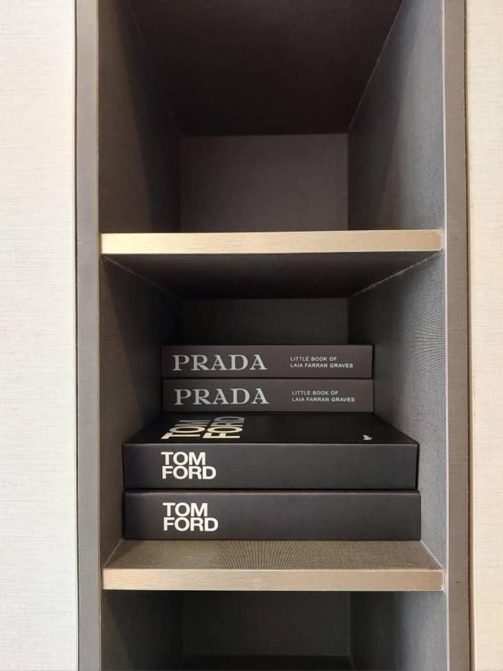 Millerz Square By Mykey Apartman Kuala Lumpur Kültér fotó Tom Ford book