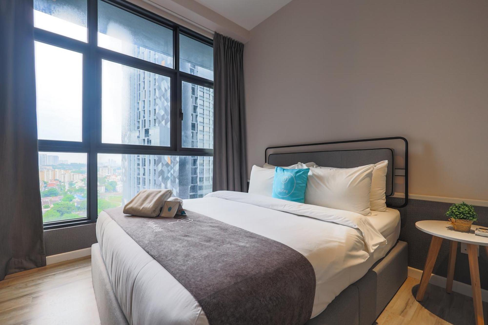 Millerz Square By Mykey Apartman Kuala Lumpur Kültér fotó A bedroom at a serviced apartment in Kuala Lumpur, Malaysia.
