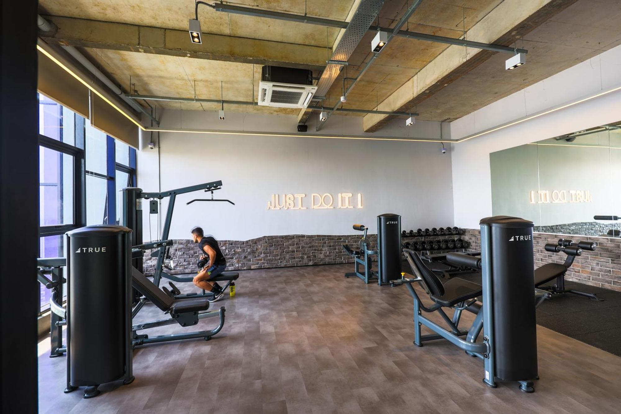 Millerz Square By Mykey Apartman Kuala Lumpur Kültér fotó The gym at the University of Roehampton